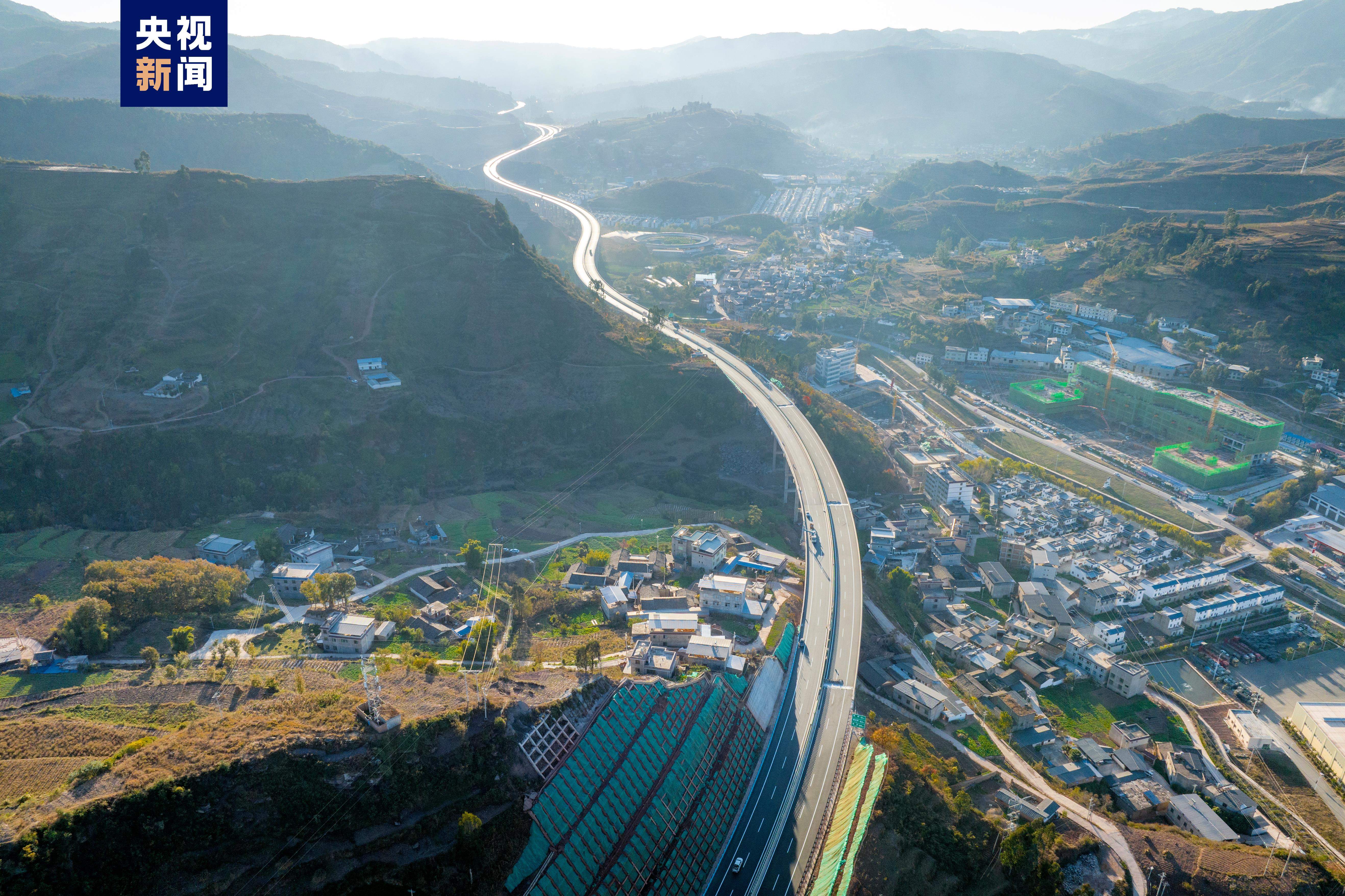 四川九寨沟至绵阳高速平武段沿江高速会理至会东段建成通车