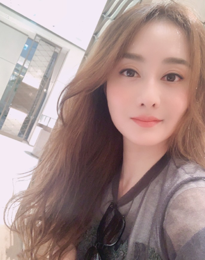 陈德容离婚后自拍晒近况 “汪紫菱”结束8年婚姻长跑后面色红润状态不错