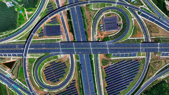 揭秘全国首条零碳+智慧高速：“黑科技”加持，过隧道不降速