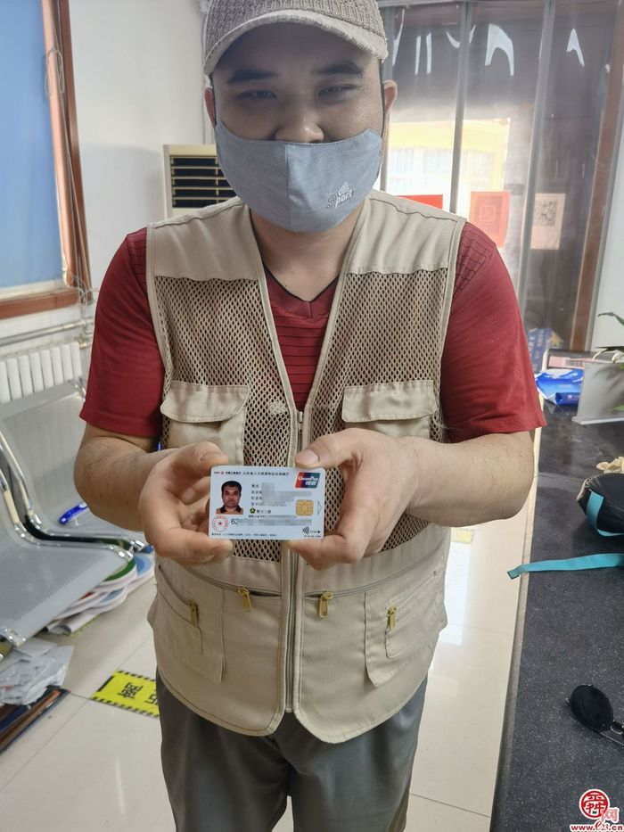 据了解,残疾人本人可持居民身份证到我市580家合作银行即时制卡网点