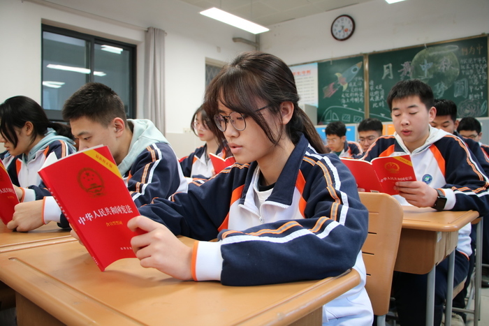 青春力量与宪同行济南十一中学生积极参与国家宪法日主题活动