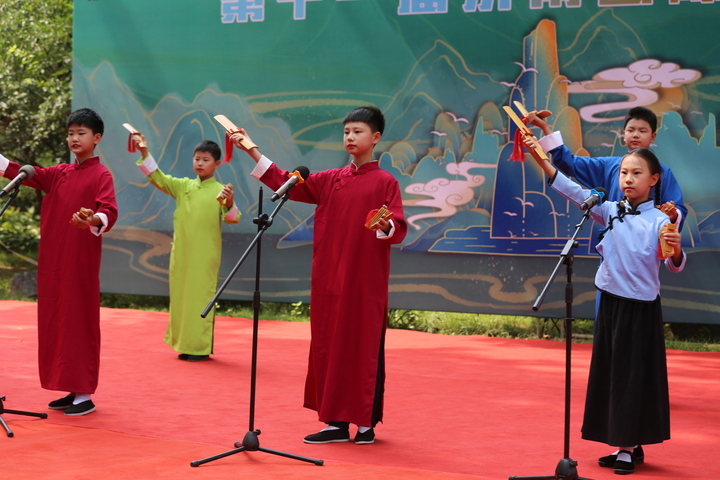 “泉”心向往 “涌动”动物园文艺演出成功举办