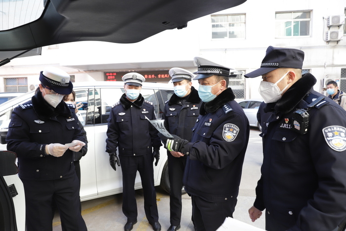 济南市车管所“特事特办”：上门服务，三辆防疫应急车当天就拿到了车牌！