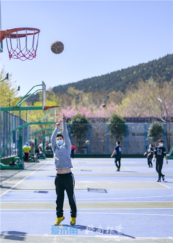 山东省体运动场地恢复开放 打球跑步无需提前预约