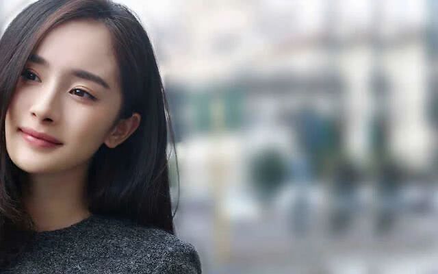 打手机、扔雨伞、黑脸，杨幂被质疑耍大牌到底冤不冤？